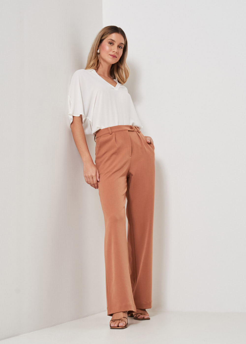 22.21.3309CVO CALÇA RETA ALFAITARIA COM PREGAS