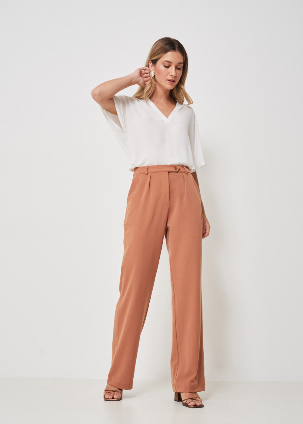 22.21.3309CVO CALÇA RETA ALFAITARIA COM PREGAS