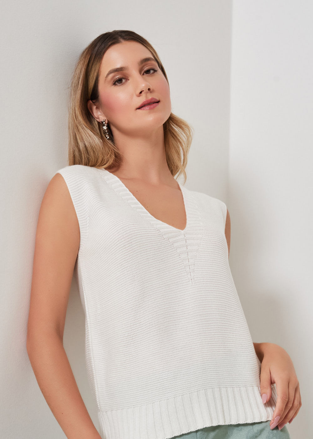 48.50.3301OFW COLETE DE TRICOT DECOTE V