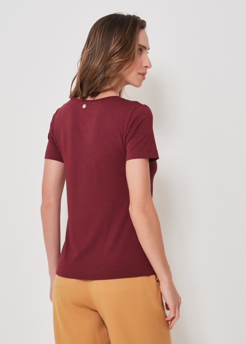 67.10.3301VN1 T-SHIRT MALHA BÁSICA DECOTE V