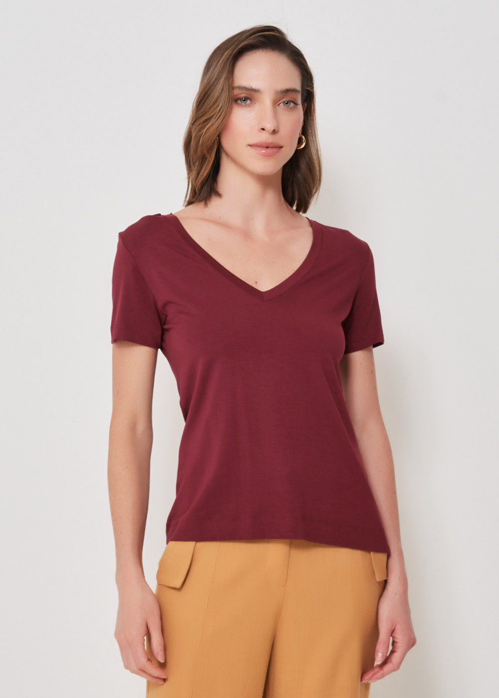 67.10.3301VN1 T-SHIRT MALHA BÁSICA DECOTE V