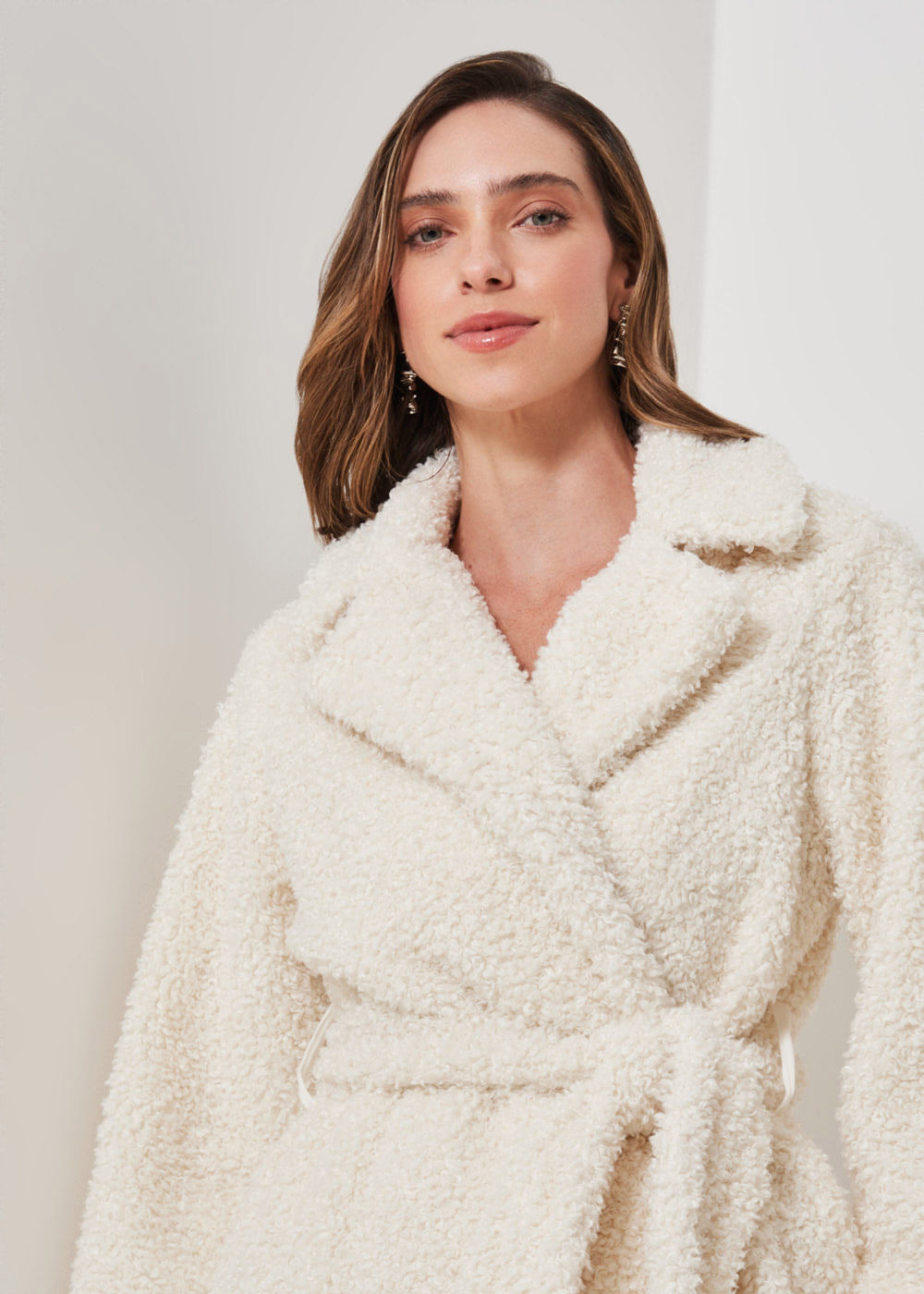 51.40.3304OFW CASACO FUR CARNEIRO FAIXA AMARRAÇÃO