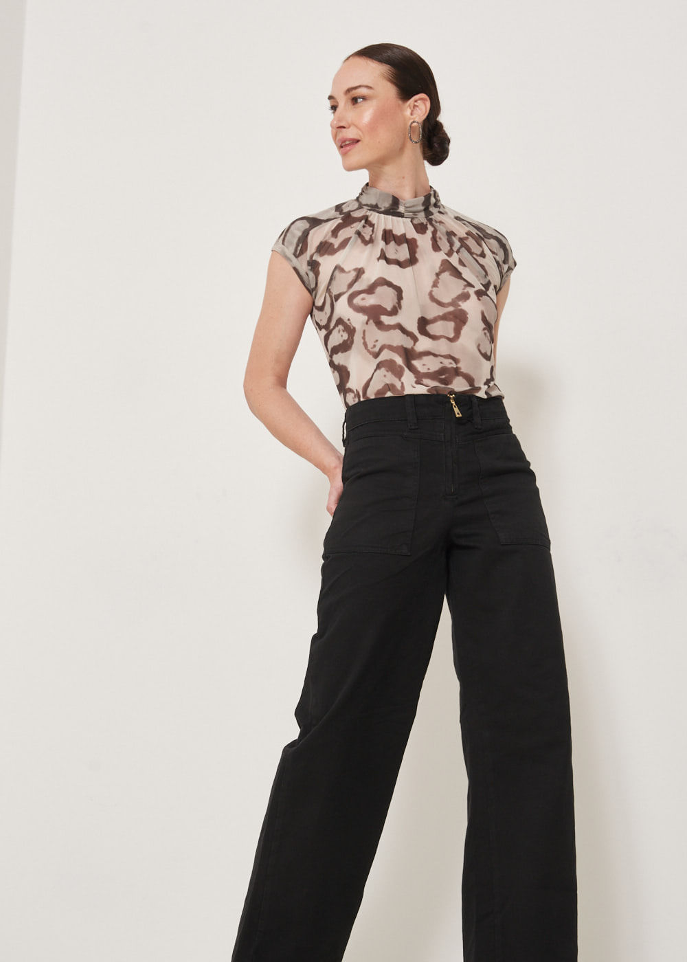12.75.3304PTO CALÇA WIDE LEG DE SARJA BOLSO FRENTE