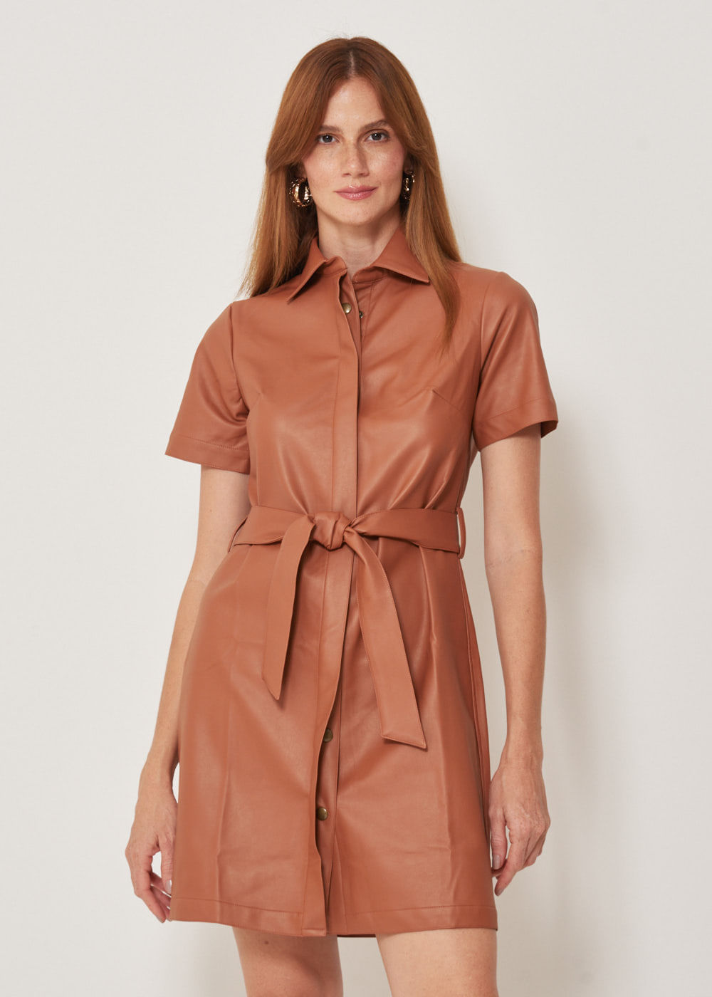 33.10.3301CVO VESTIDO CURTO M/C COURO SINTÉTICO