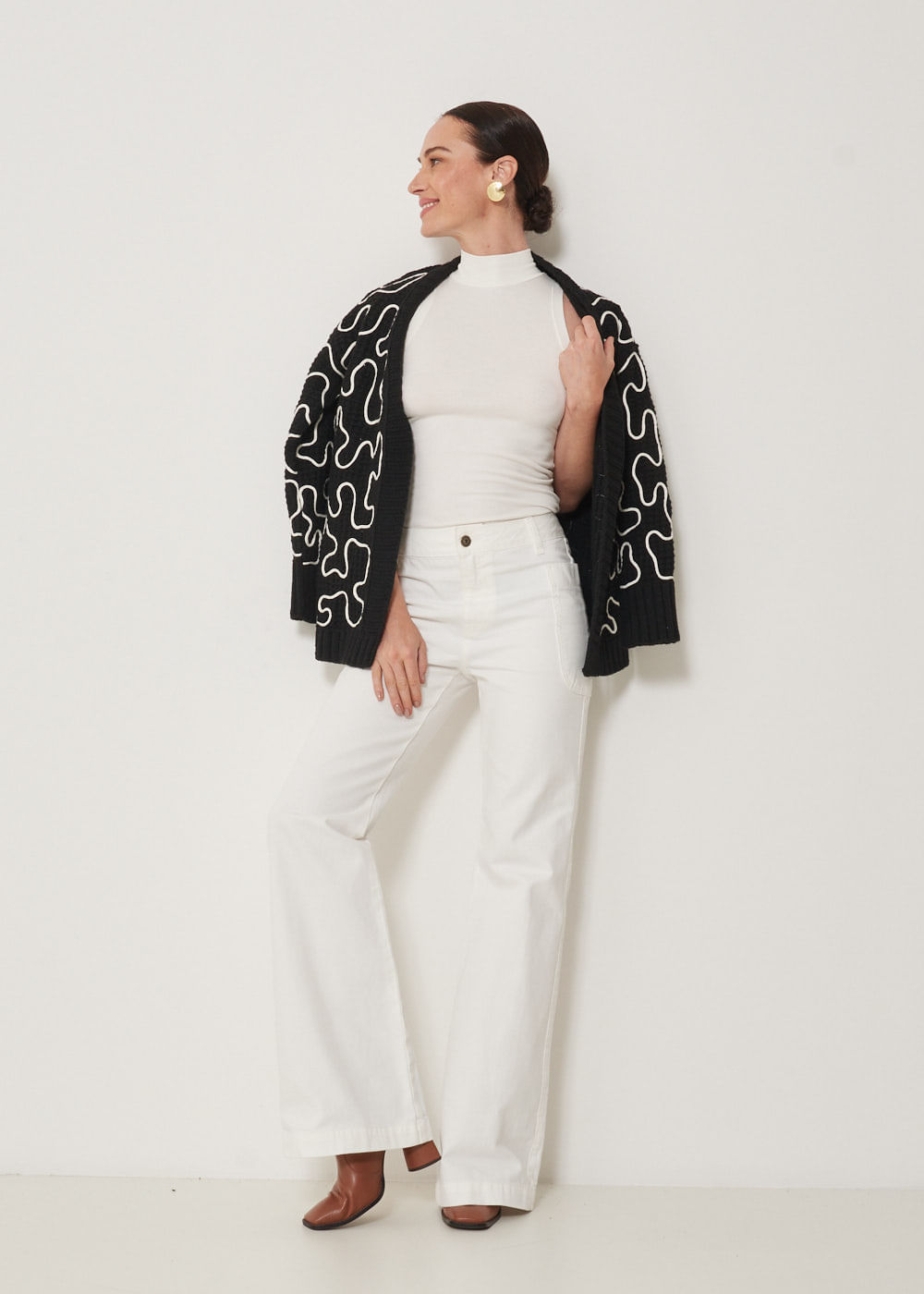 12.71.3302OFW CALÇA RETA DE SARJA COM BOLSOS