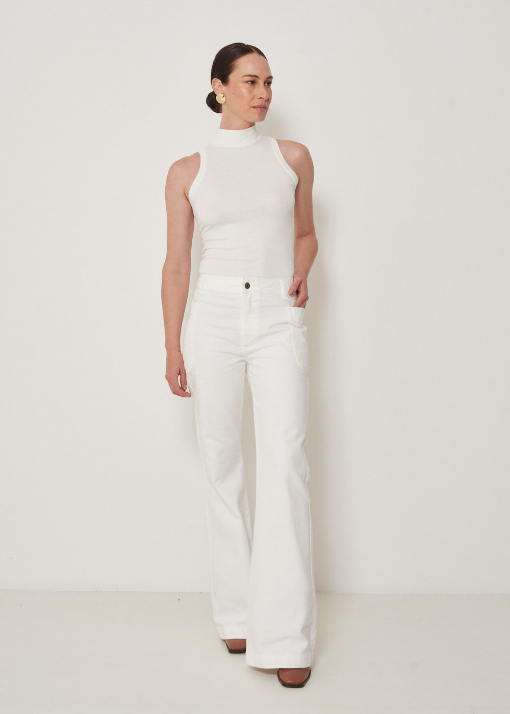 12.71.3302OFW CALÇA RETA DE SARJA COM BOLSOS