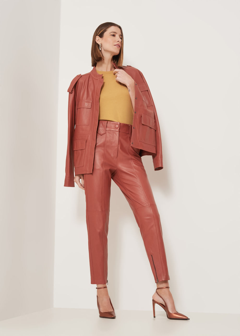 32.20.3304CVO CALÇA COURO RETA - HIGHLINE