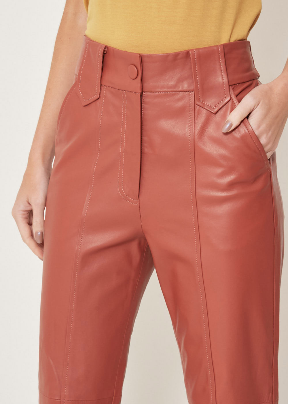 32.20.3304CVO CALÇA COURO RETA - HIGHLINE