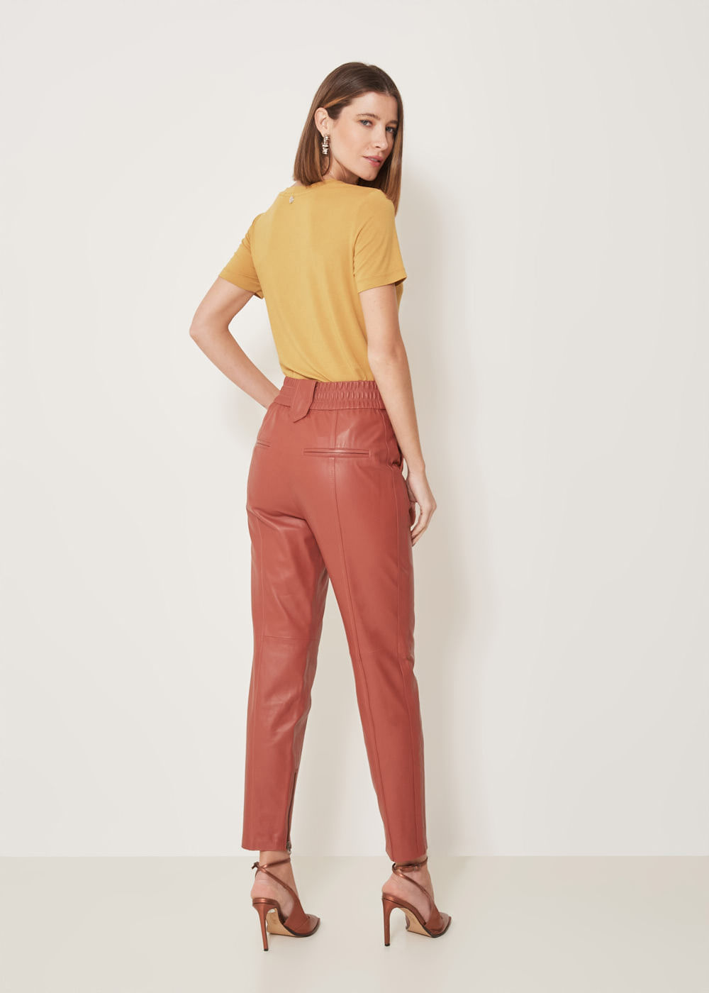 32.20.3304CVO CALÇA COURO RETA - HIGHLINE