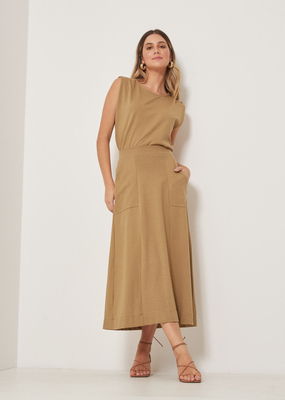 64.10.3301CAM SAIA MIDI COM BOLSOS