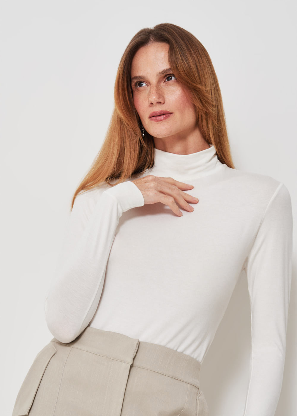 66.10.3302OFW BLUSA MALHA M/LGOLA ALTA BÁSICA