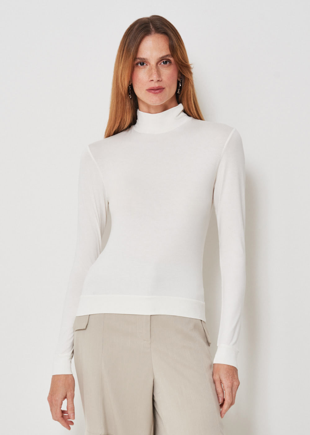 66.10.3302OFW BLUSA MALHA M/LGOLA ALTA BÁSICA