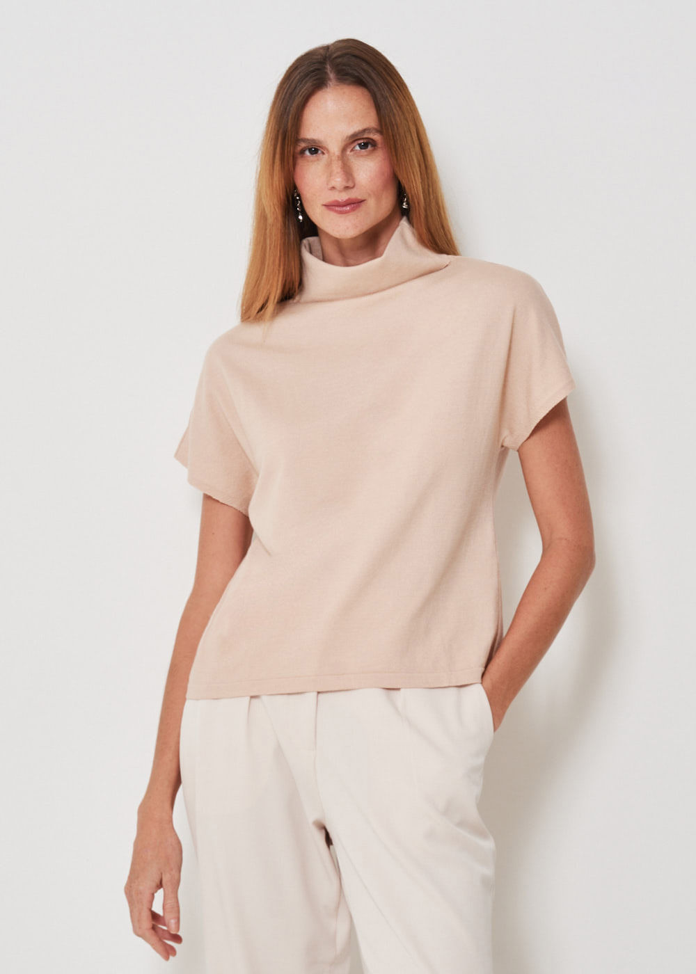 47.40.3304ARE BLUSA TRICOT M/C GOLA ALTA ESSENCIAL