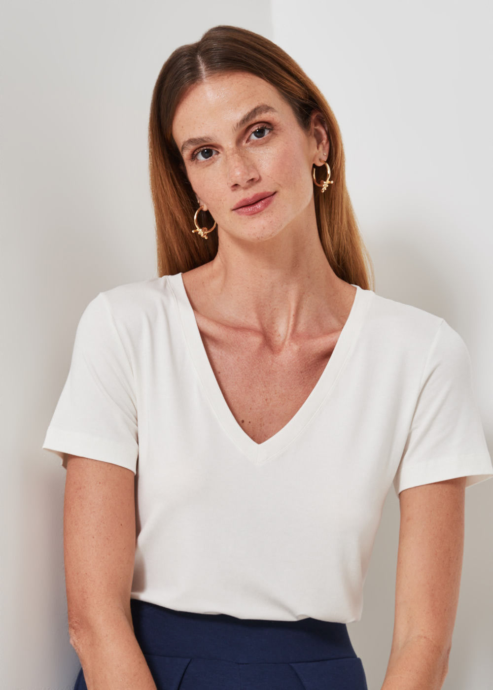 67.10.3301OFW T-SHIRT MALHA BÁSICA DECOTE V