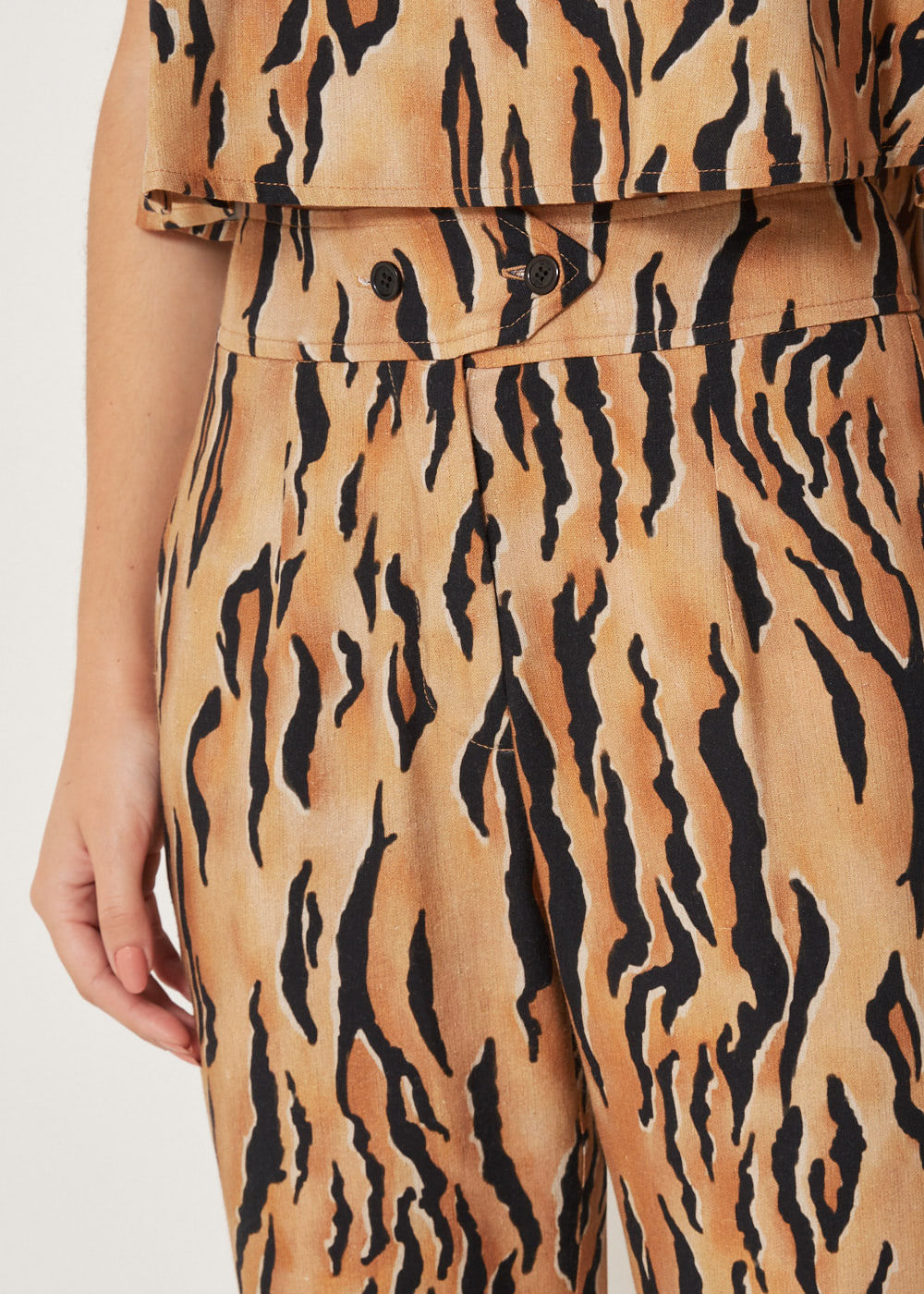 52.21.3306EST CALÇA RETA ESTAMPA SAFARI TIGER