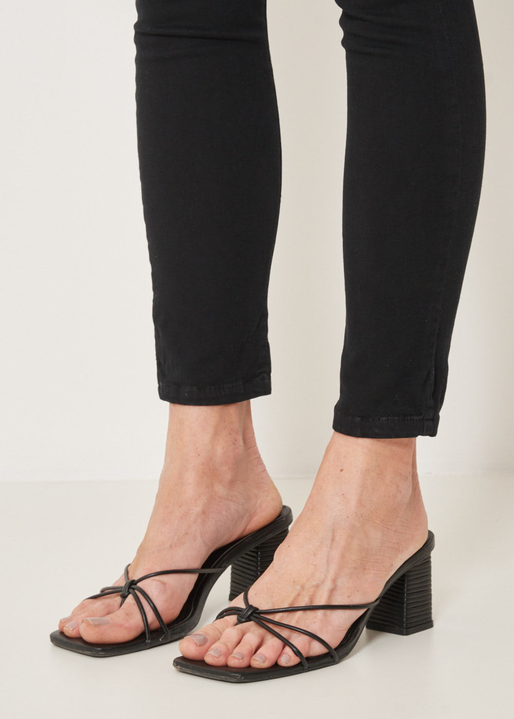 12.70.3301PTO CALÇA SKINNY SARJA PREMIUM