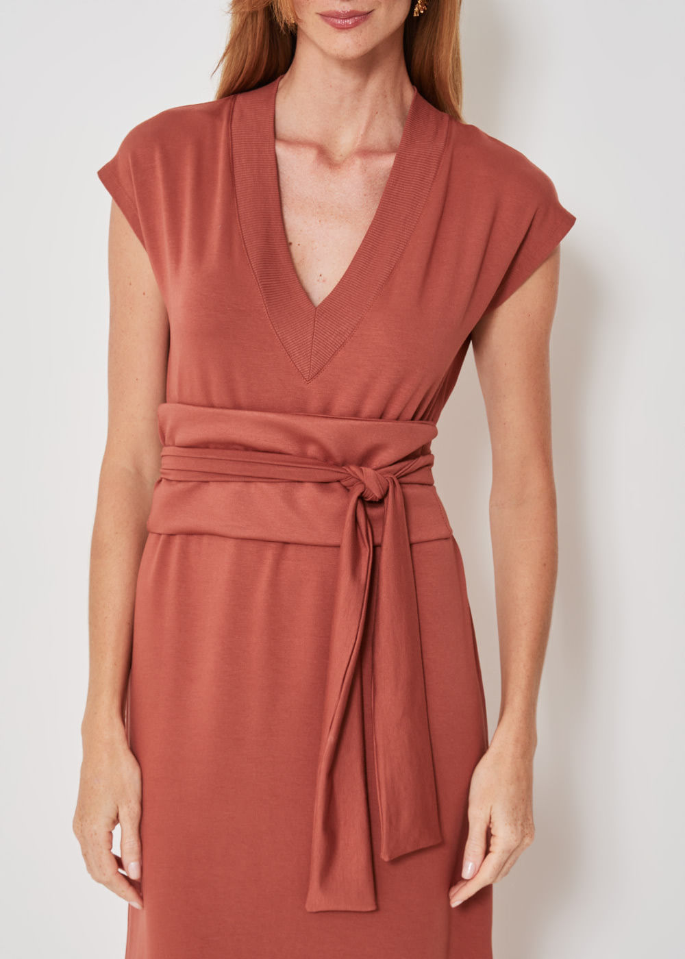 63.40.3303CVO VESTIDO LONGO DECOTE V GOLA RIBANA