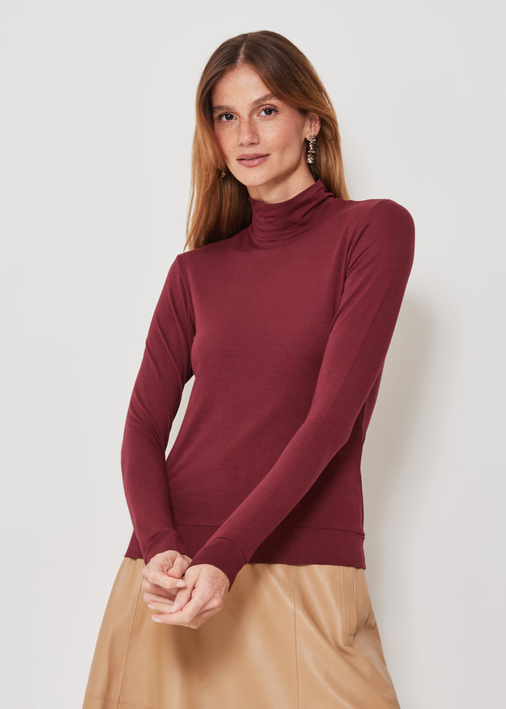66.10.3302VN1 BLUSA MALHA M/LGOLA ALTA BÁSICA