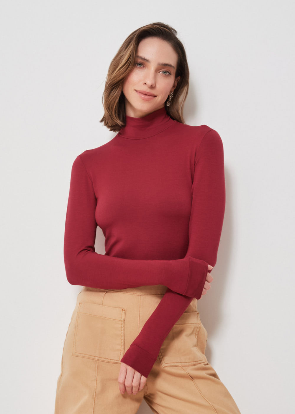 66.10.3302VIN BLUSA MALHA M/LGOLA ALTA BÁSICA