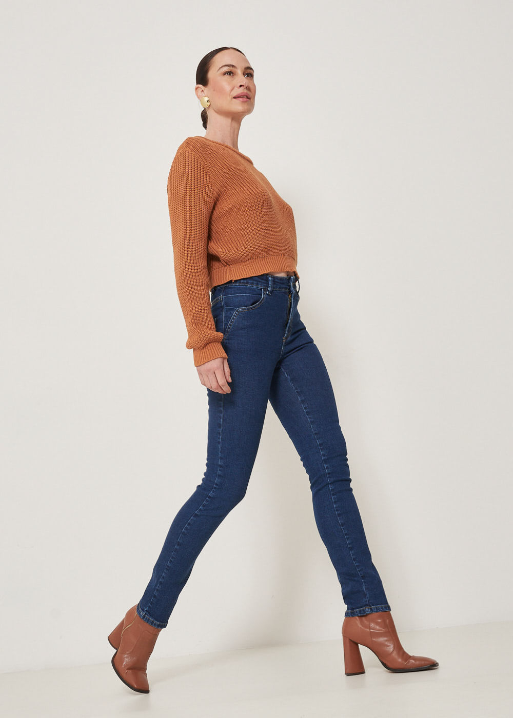 12.20.3304AMA CALÇA SKINNY BOLSOS ASSIMETRICOS