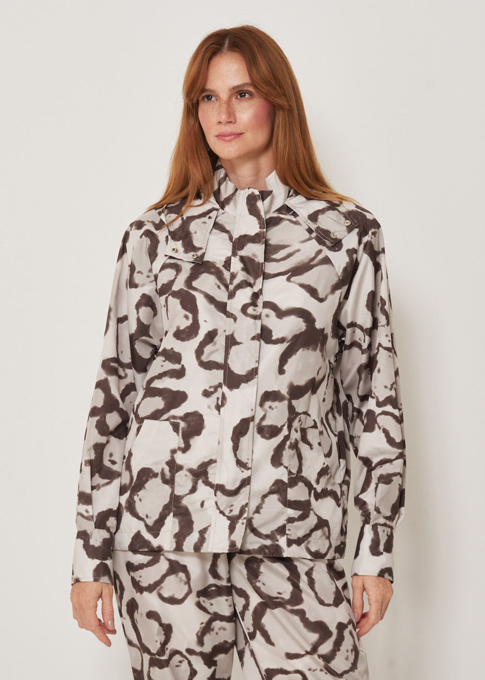 51.30.3306EST JAQUETA CORTA VENTO ESTAMPA LEOPARD BRUN