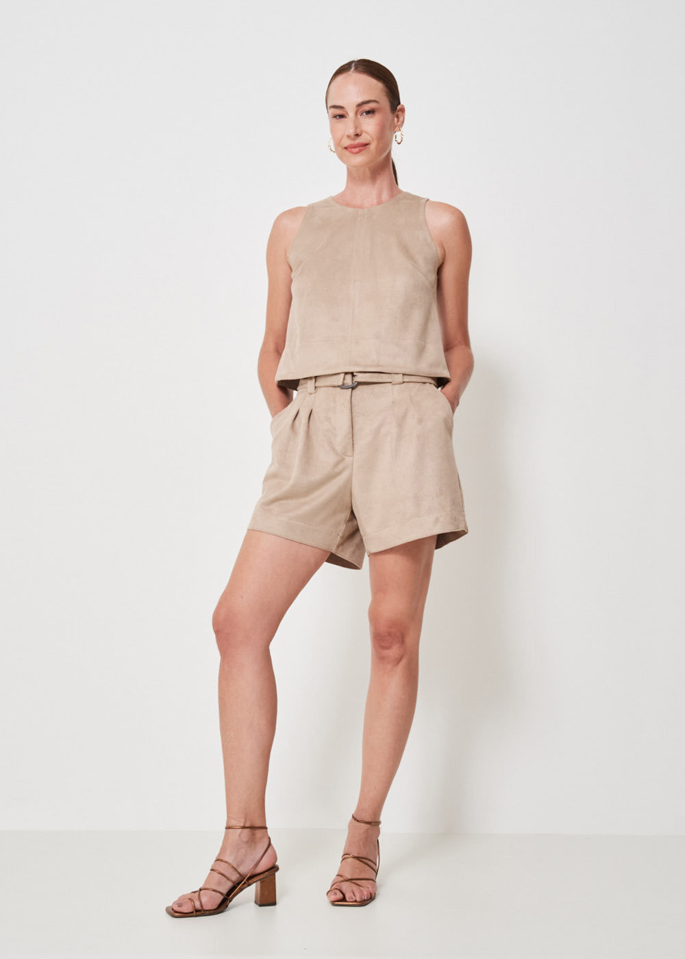32.40.3401TAU SHORTS SUEDE COM CINTO