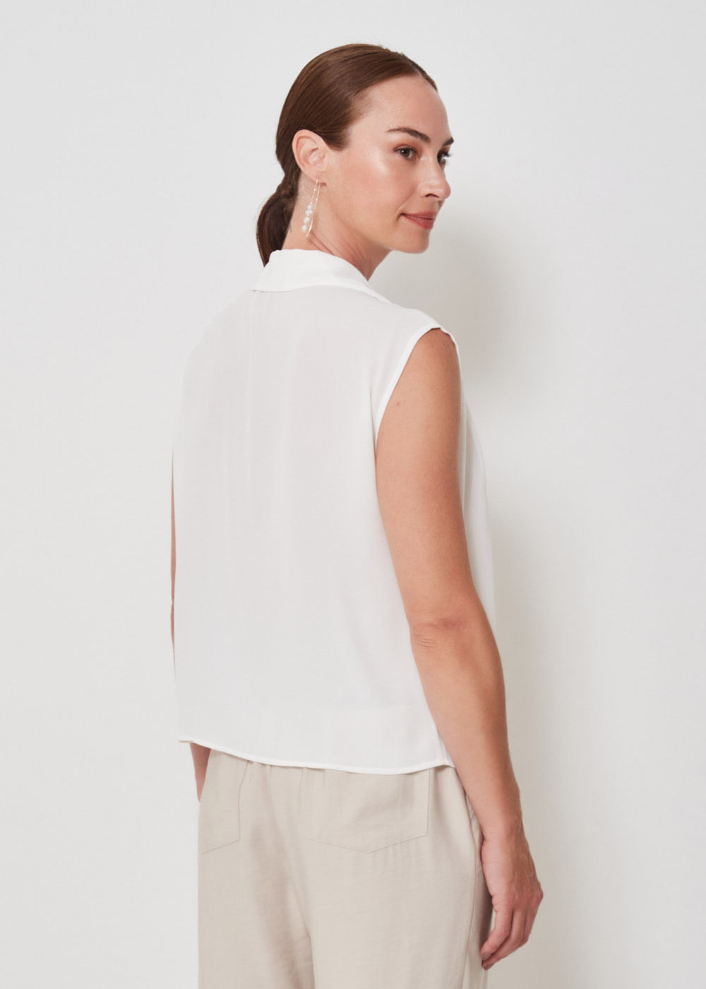 57.40.3404OFW BLUSA CHIFFON MANGA CURTA COM GOLA