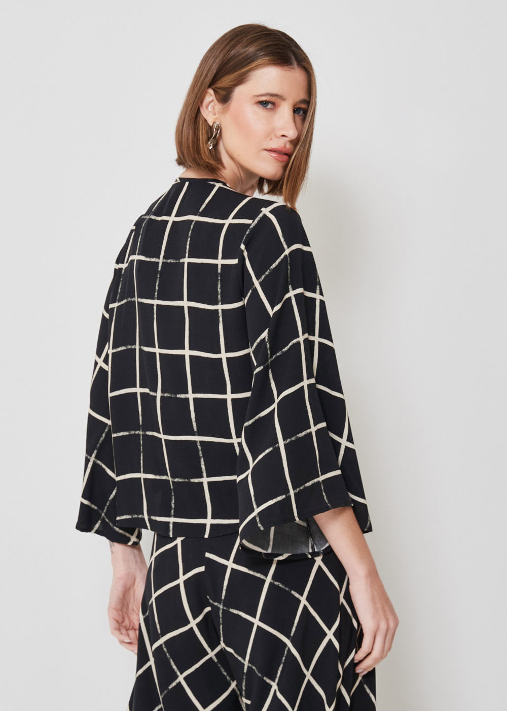 56.20.3401EST BLUSA M/L ESTAMPA ABSTRACT SQUARE