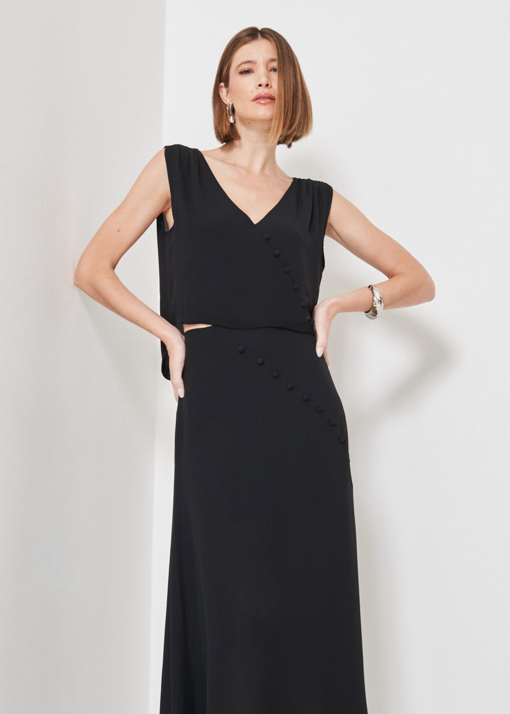 54.10.3408PTO SAIA MIDI CHIFFON DETALHE BOTÕES FORRADOS