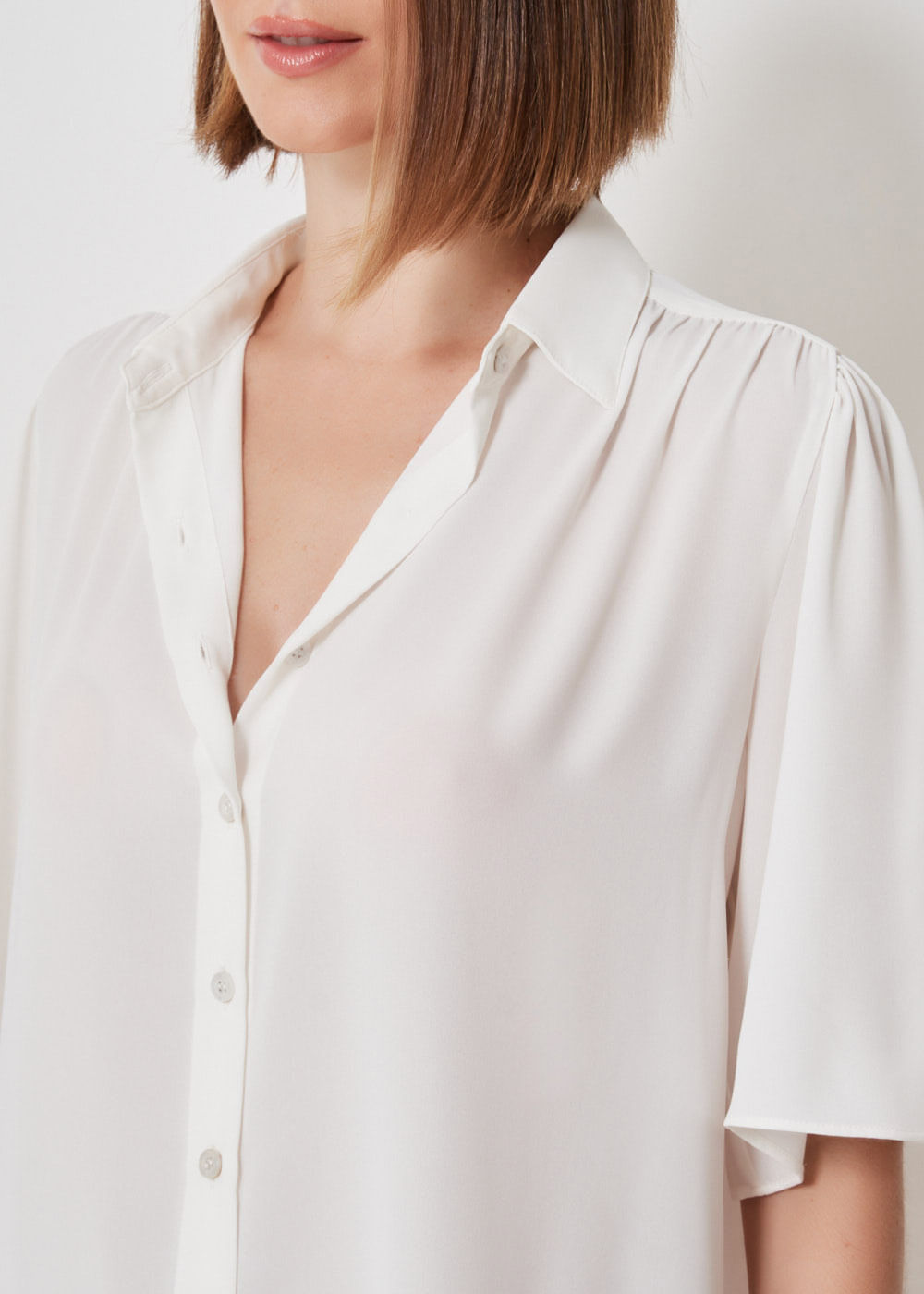 57.40.3407OFW CAMISA CHIFFON M/C OMBROS FRANZIDOS