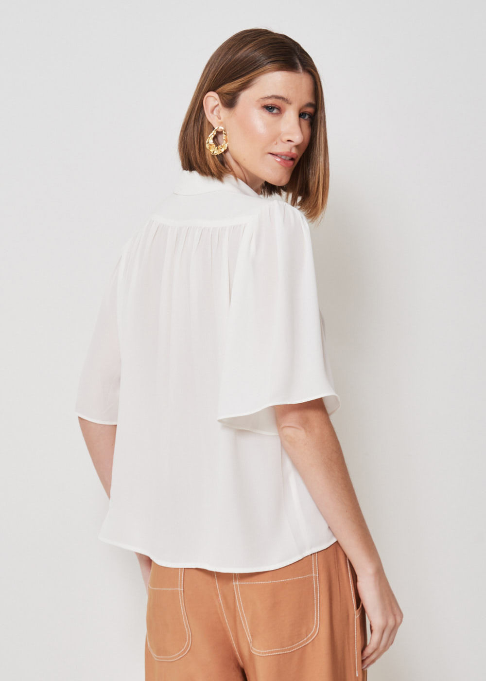 57.40.3407OFW CAMISA CHIFFON M/C OMBROS FRANZIDOS