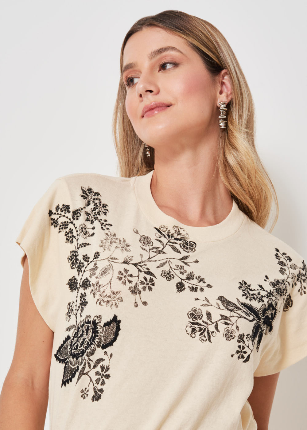 67.43.3404BEG T-SHIRT MALHA ESTAMPA FLORAL LEAVES