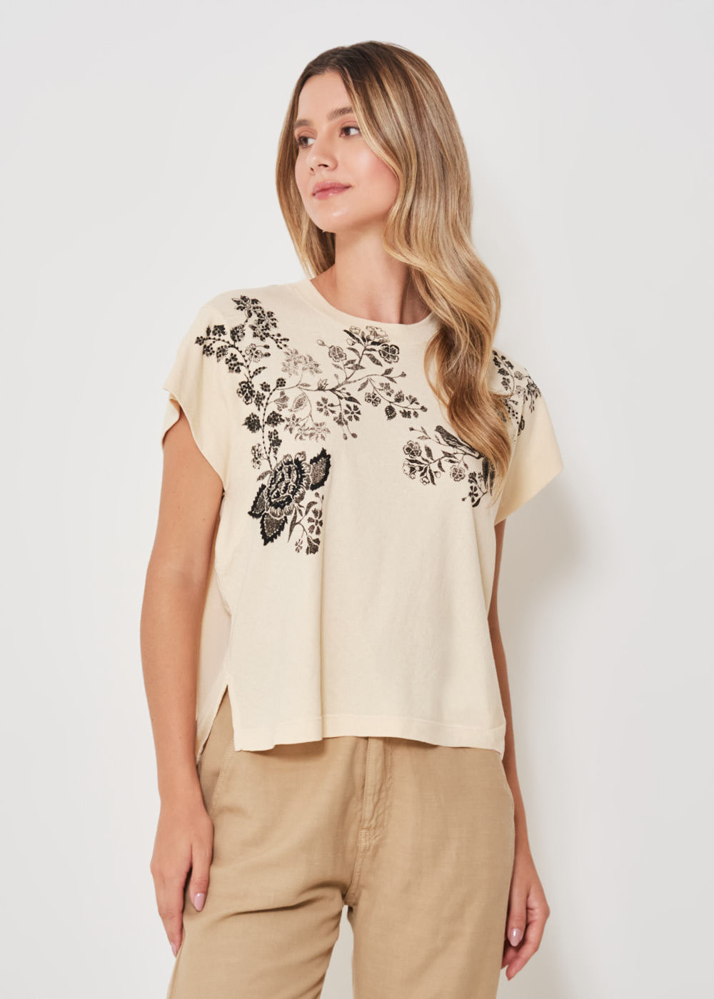 67.43.3404BEG T-SHIRT MALHA ESTAMPA FLORAL LEAVES
