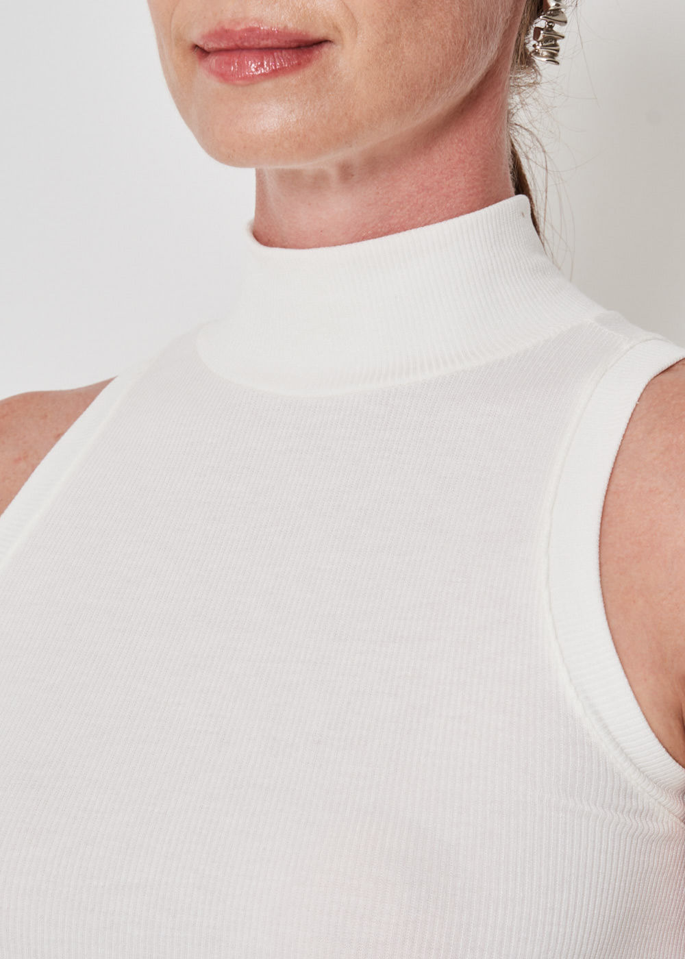 68.10.3402OFW  REGATA BÁSICA MALHA CANELADA COM GOLA ALTA