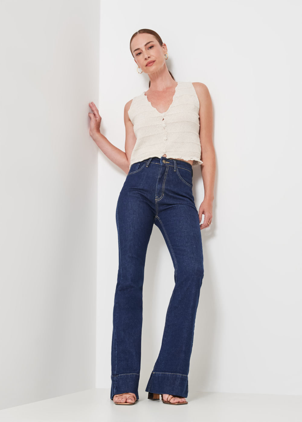 12.22.3401AMA CALÇA JEANS FLARE BARRA LARGA