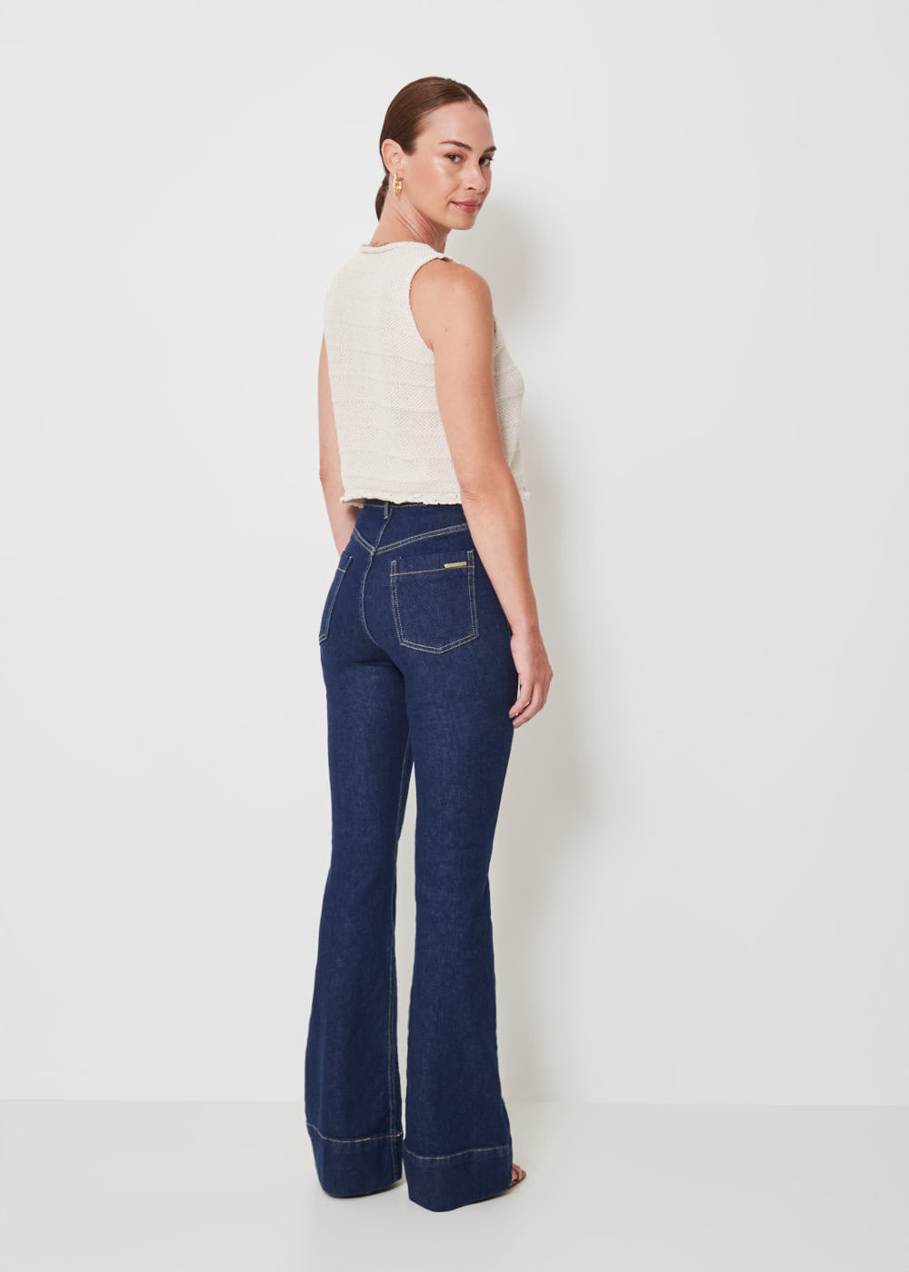 12.22.3401AMA CALÇA JEANS FLARE BARRA LARGA
