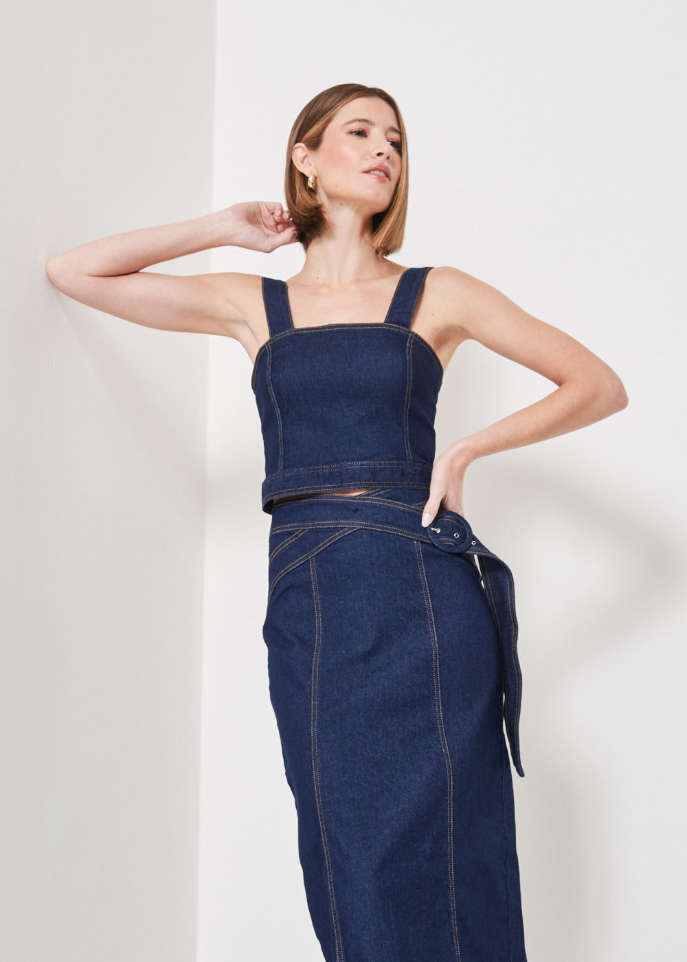 14.20.3402AMA SAIA JEANS MIDI COM CINTO FIXO