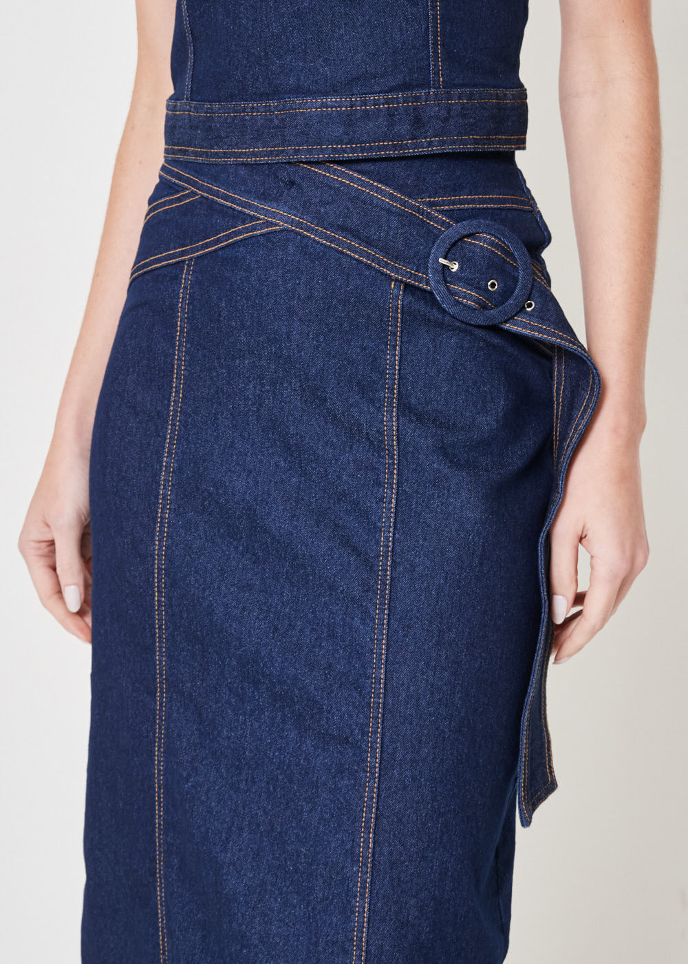 14.20.3402AMA SAIA JEANS MIDI COM CINTO FIXO