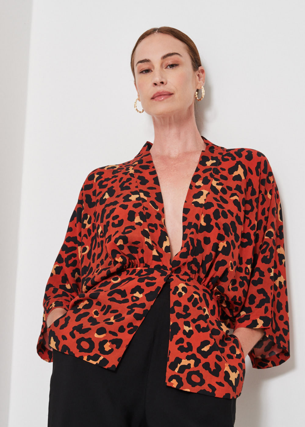 51.30.3405EST KIMONO ABERTO DECOTE V ESTAMPA ANIMAL