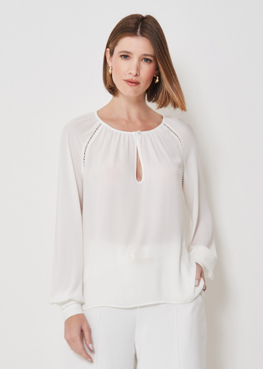 56.40.3401OFW BLUSA CHIFFON M/L DETALHE ENTREMEIO