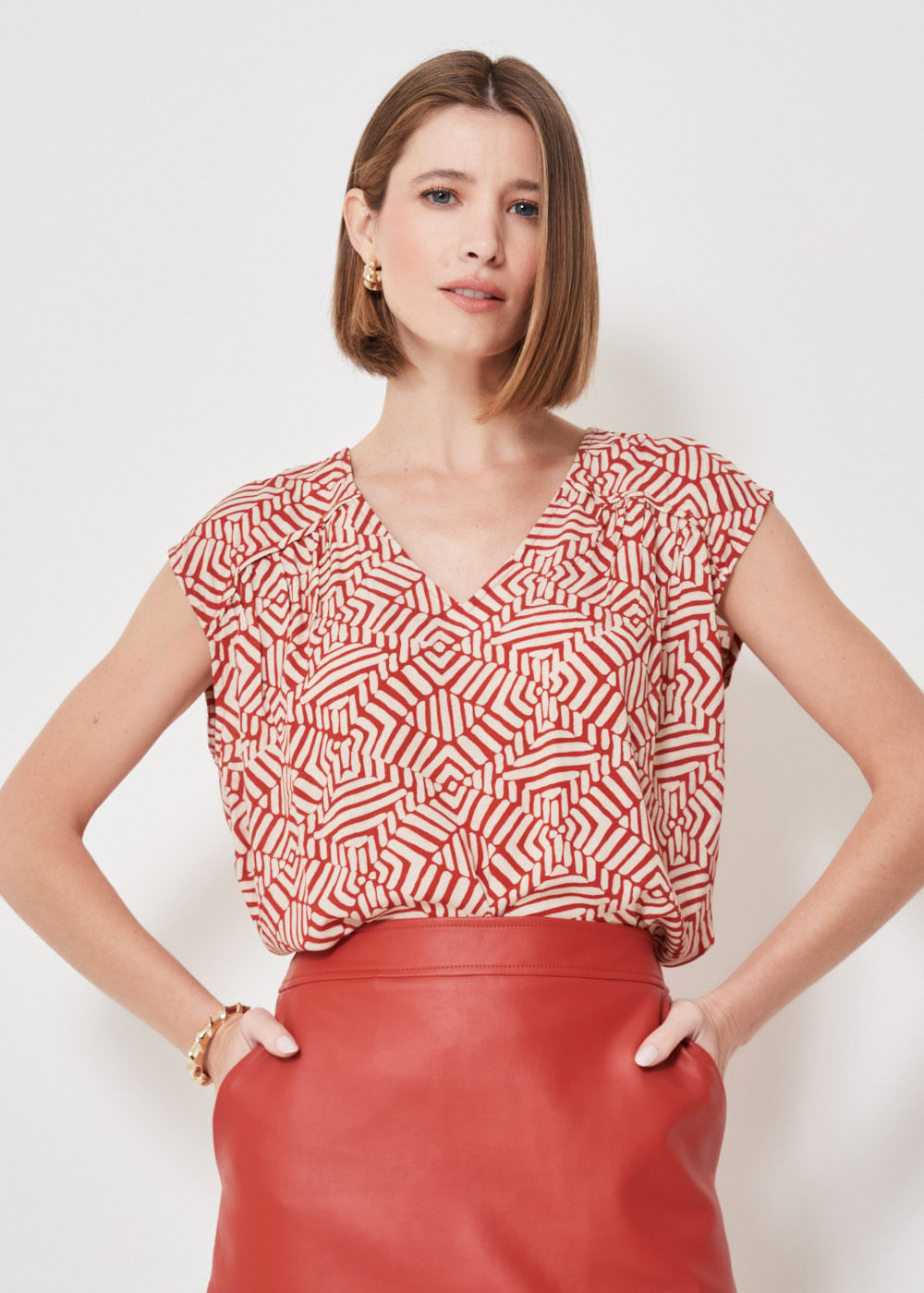 57.20.3404VMT BLUSA M/C DECOTE V ESTAMPA ETHNIC