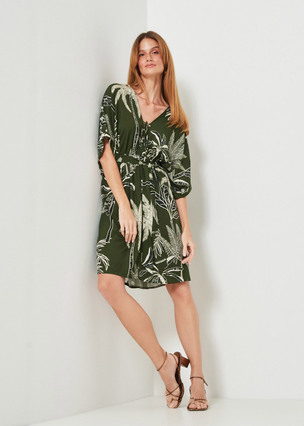 53.22.3406EST VESTIDO CURTO M/C ESTAMPA TROPICAL PALM
