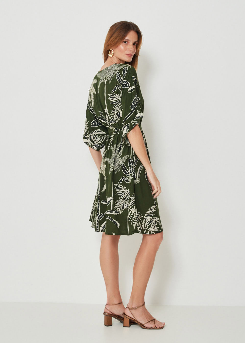 53.22.3406EST VESTIDO CURTO M/C ESTAMPA TROPICAL PALM
