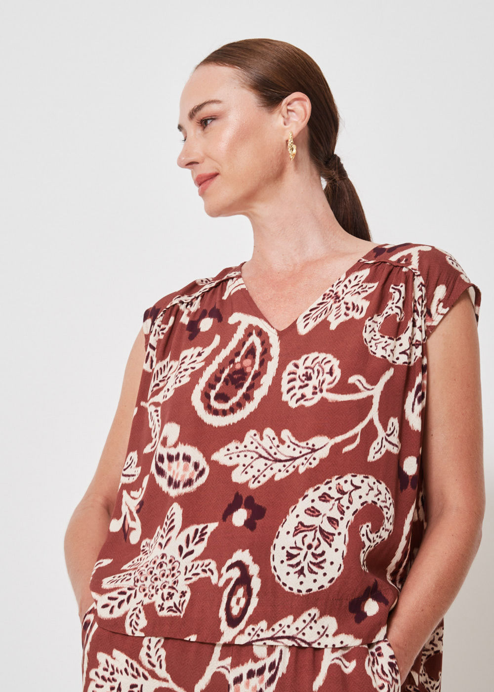 57.20.3403MAL BLUSA M/C DECOTE V ESTAMPA SUMMER PAISLEY