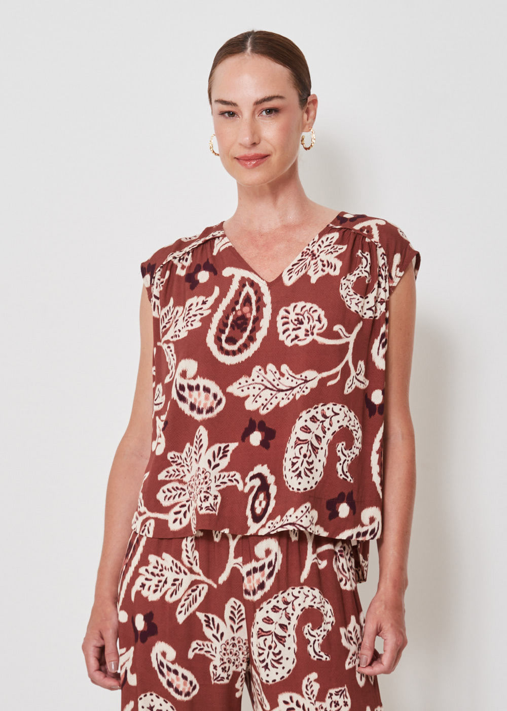 57.20.3403MAL BLUSA M/C DECOTE V ESTAMPA SUMMER PAISLEY