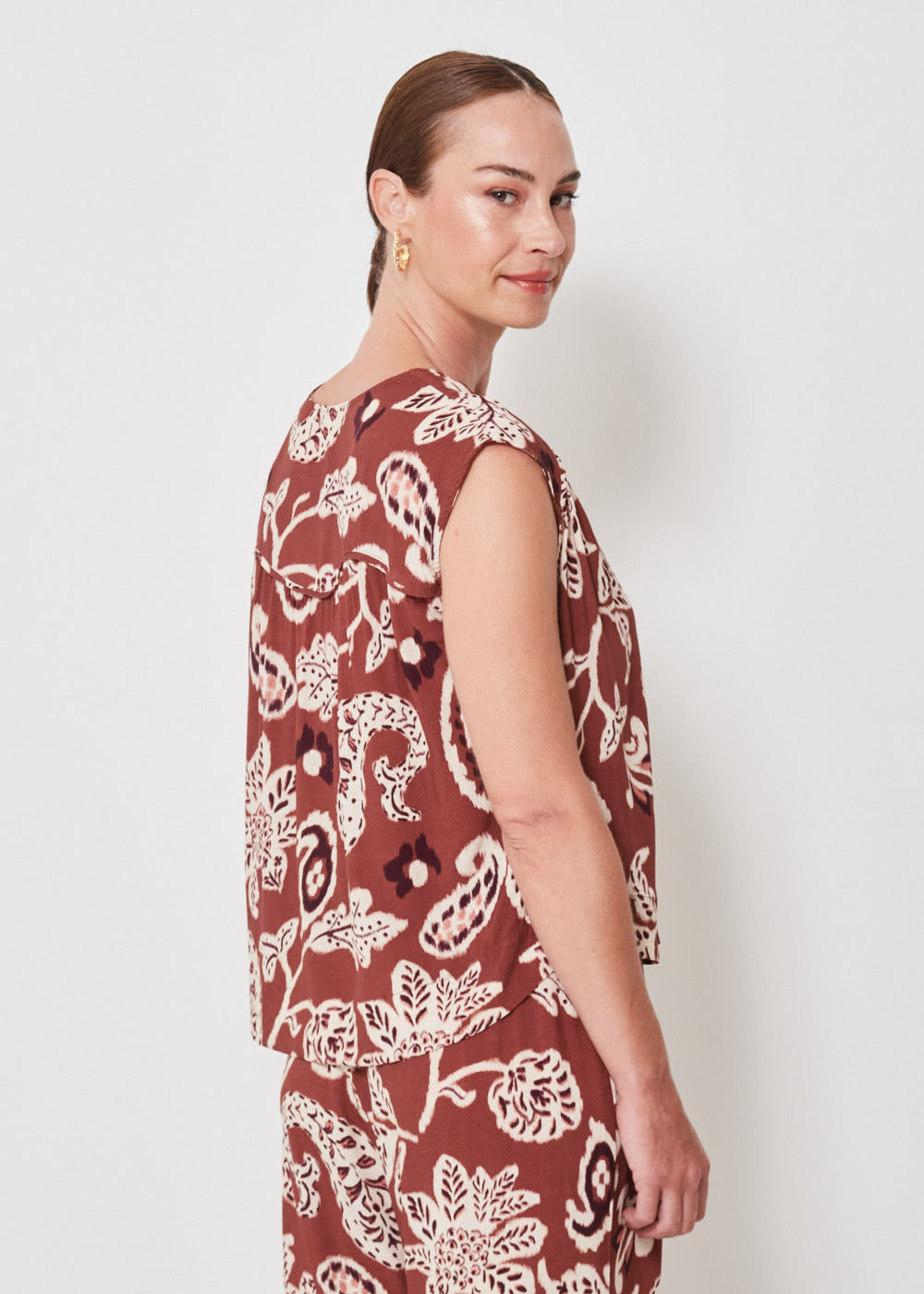 57.20.3403MAL BLUSA M/C DECOTE V ESTAMPA SUMMER PAISLEY