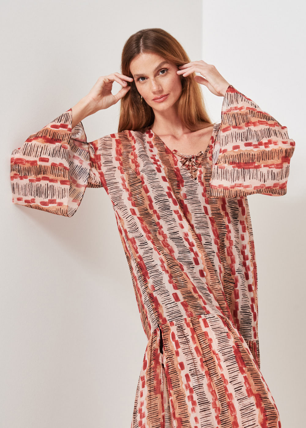 53.50.3404EST VESTIDO LONGO MANGA FLARE ESTAMPA TRILHA