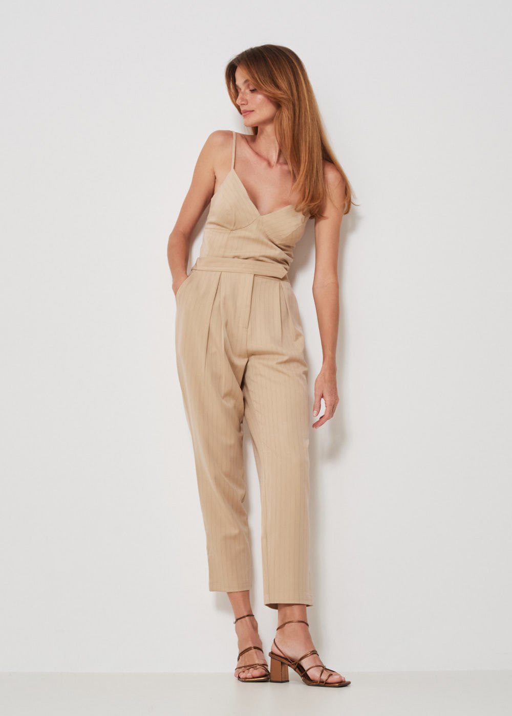 22.21.3403CML CALÇA RETA RISCA DE GIZ COM LUREX