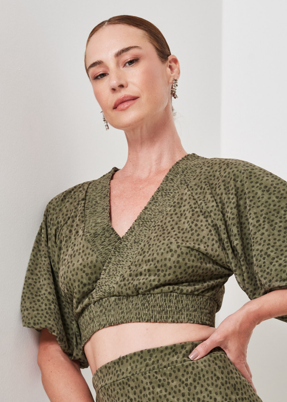 69.60.3406EST BLUSA CROPPED TULE ESTAMPA DOTS
