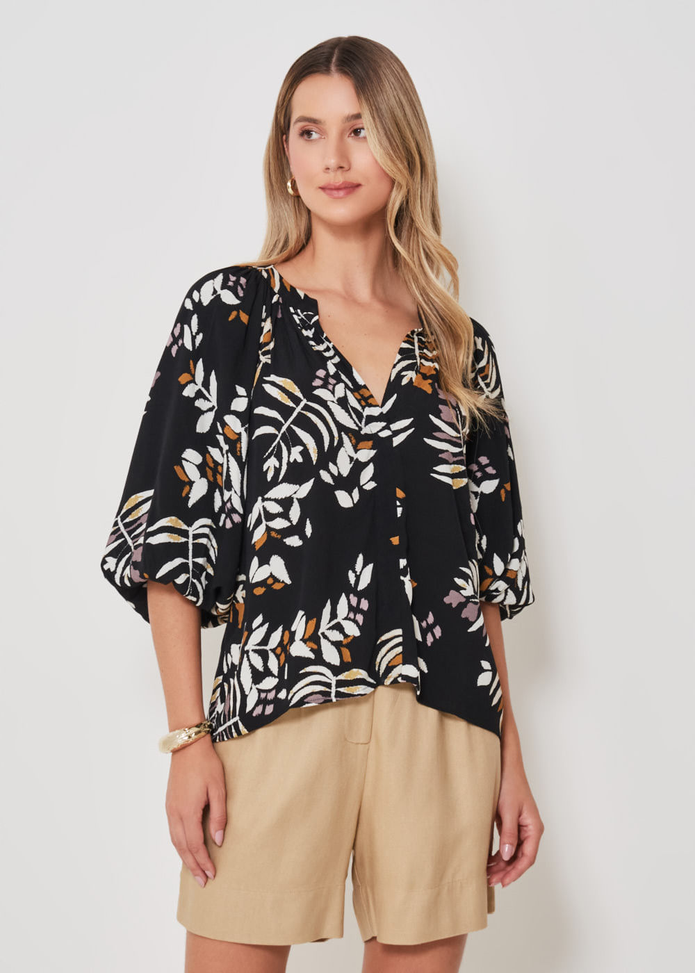 56.20.3404EST BLUSA MANGA 3/4 DECOTE V ESTAMPA LEAVES